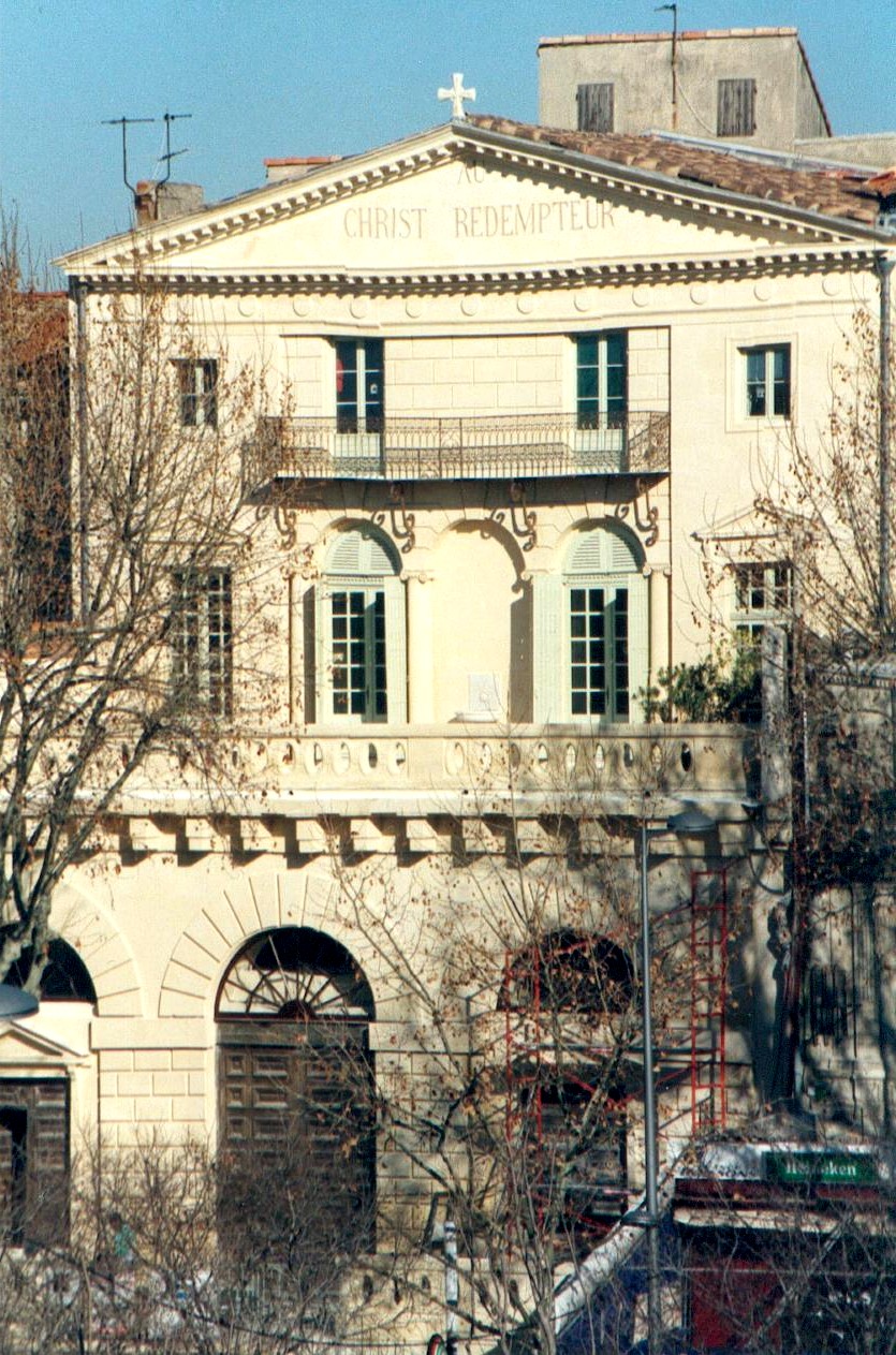 Façade du temple d'Arles